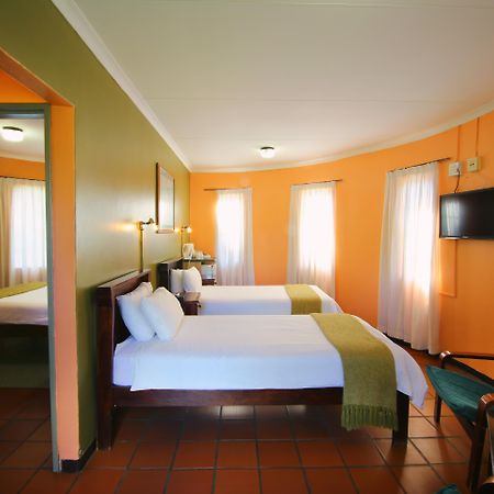 Kalahari Arms Hotel Khemsbok Bagian luar foto
