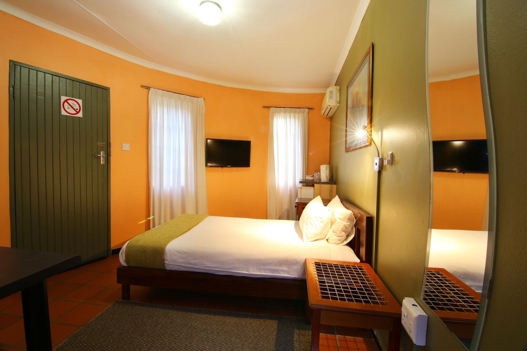 Kalahari Arms Hotel Khemsbok Bagian luar foto