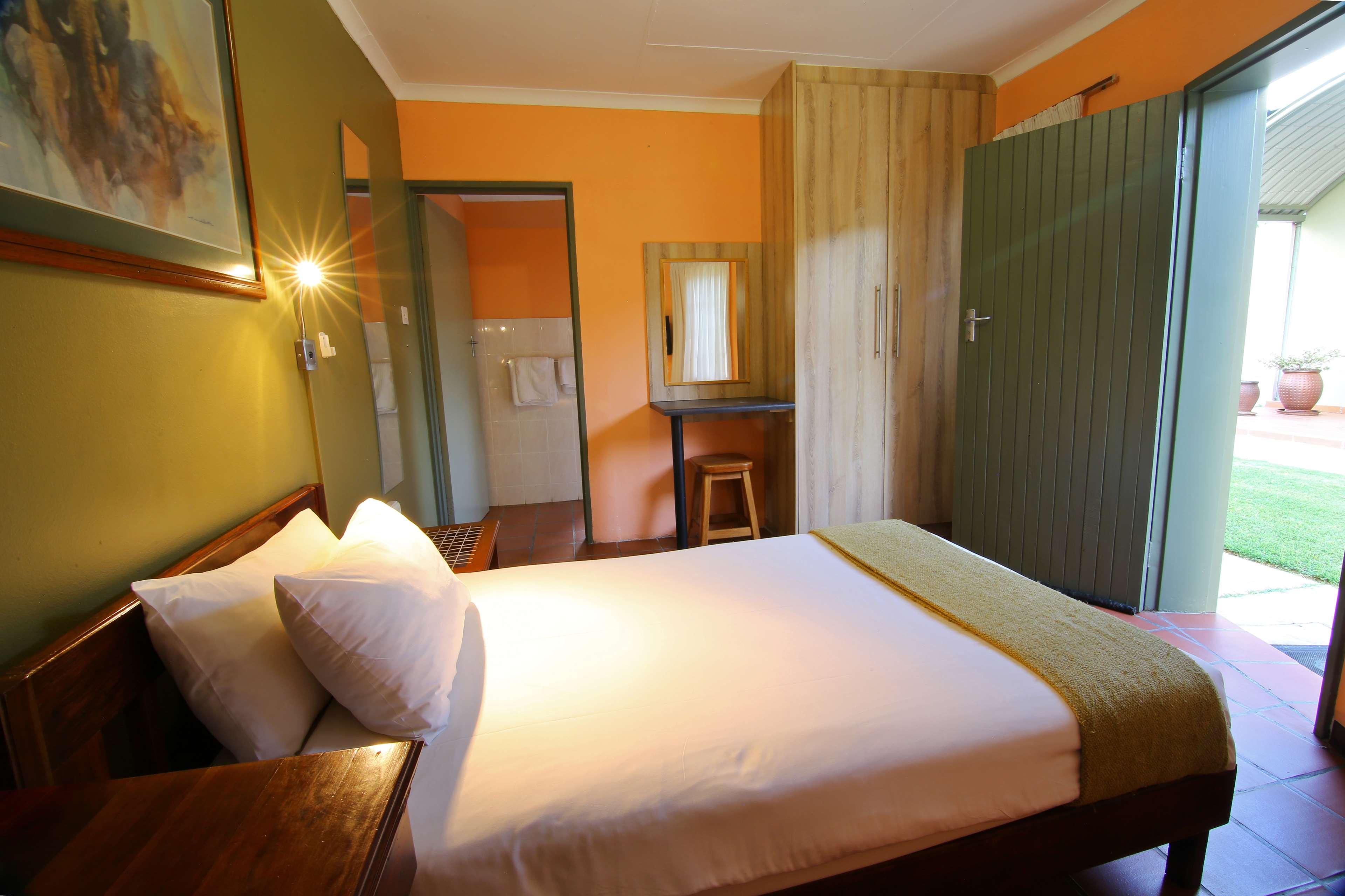 Kalahari Arms Hotel Khemsbok Bagian luar foto