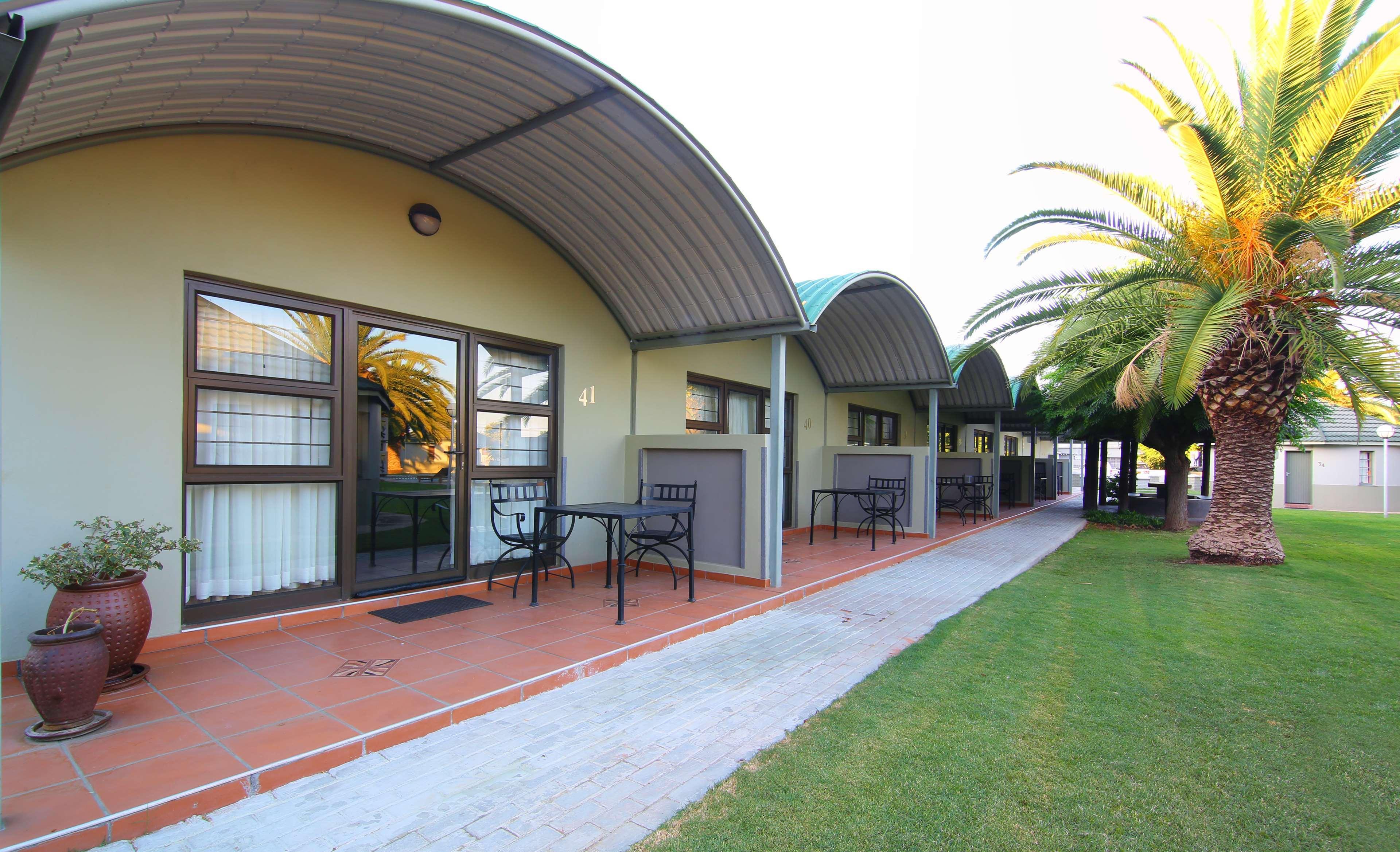 Kalahari Arms Hotel Khemsbok Bagian luar foto