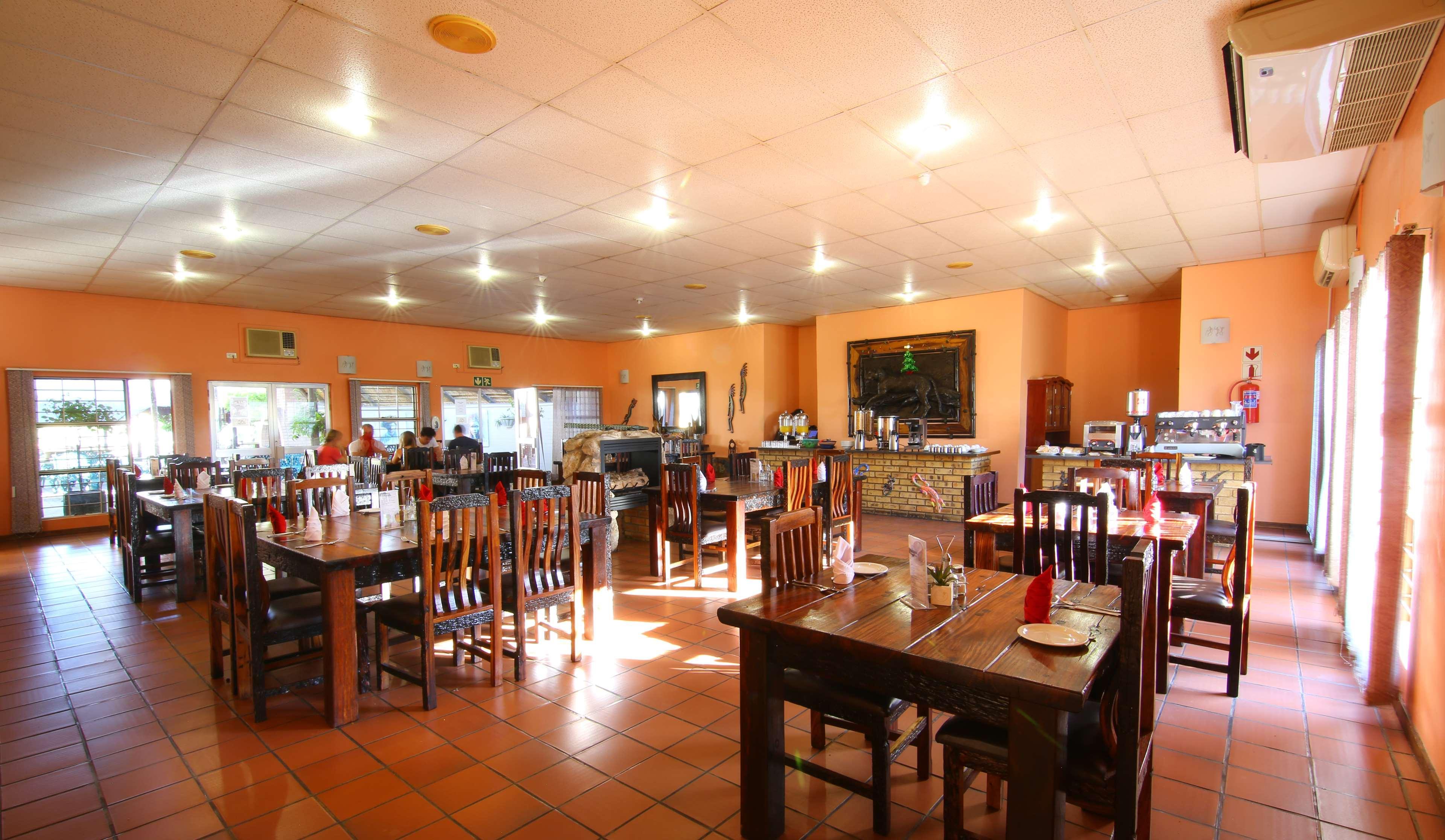 Kalahari Arms Hotel Khemsbok Bagian luar foto