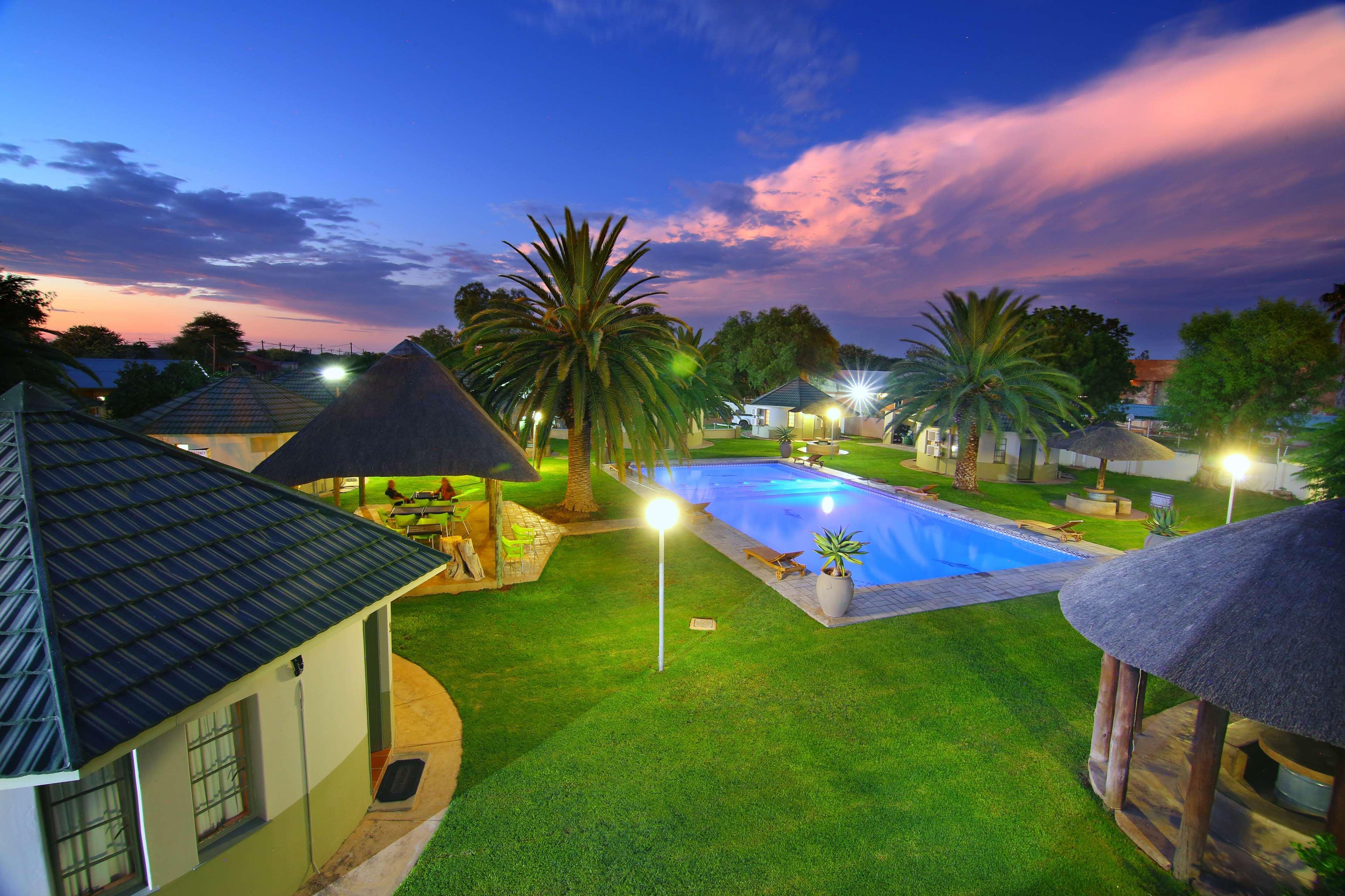 Kalahari Arms Hotel Khemsbok Bagian luar foto