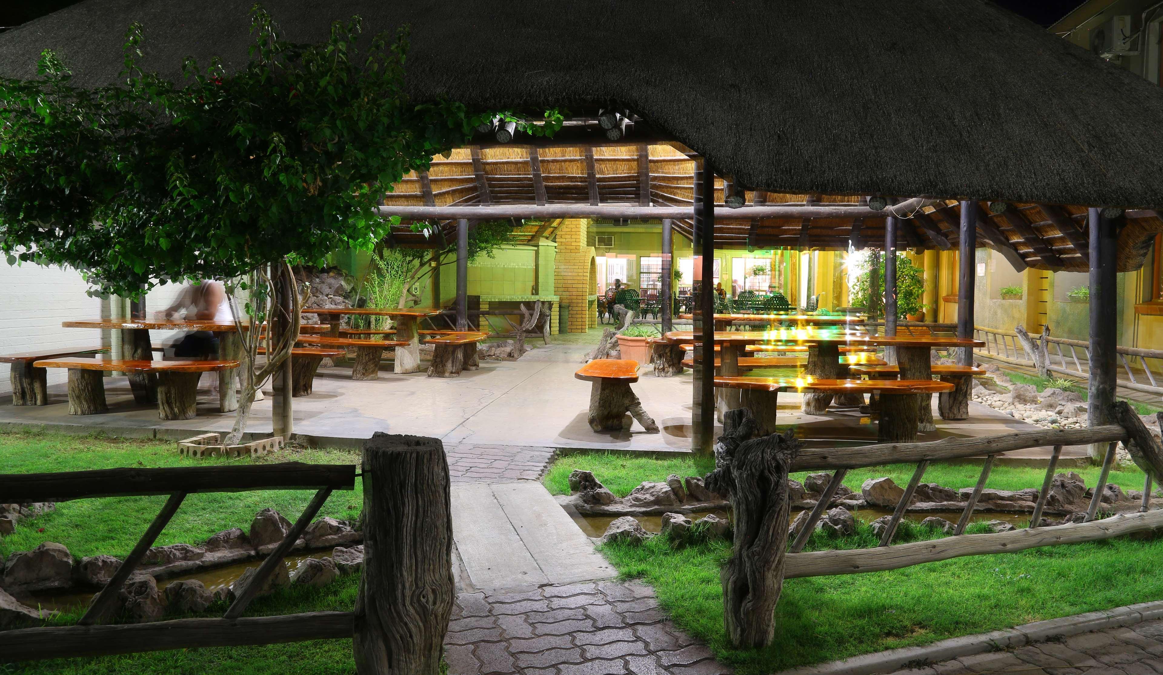 Kalahari Arms Hotel Khemsbok Bagian luar foto