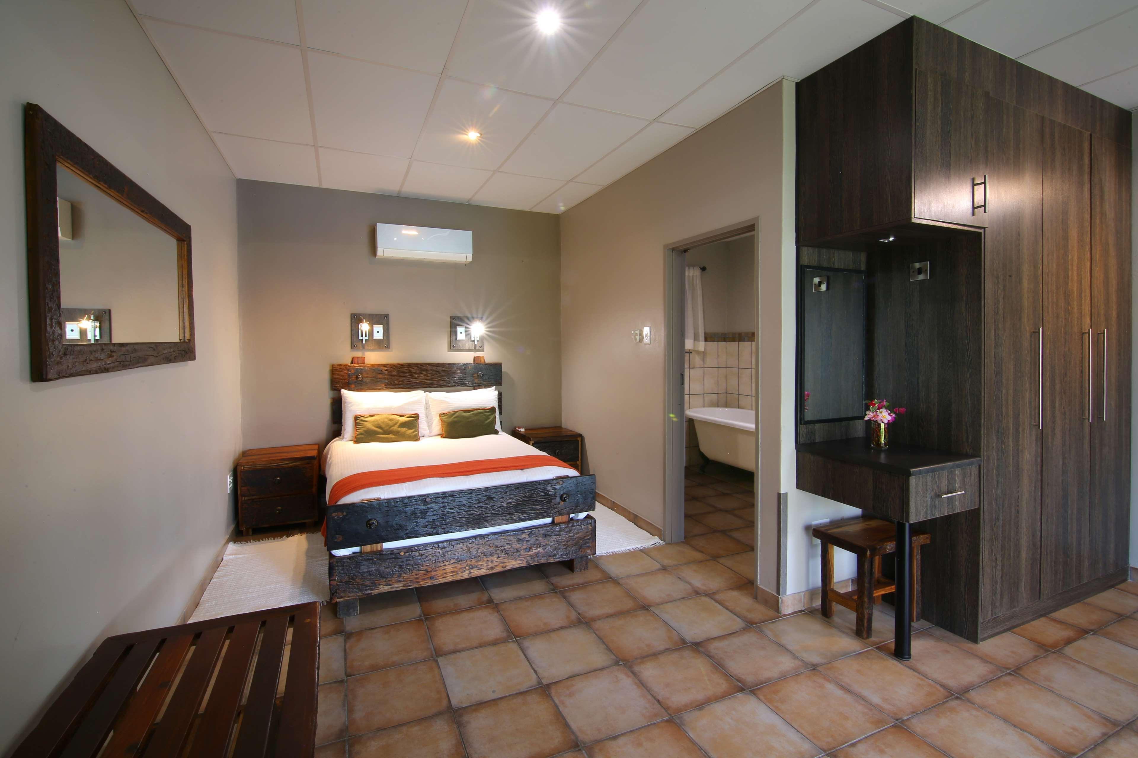 Kalahari Arms Hotel Khemsbok Bagian luar foto