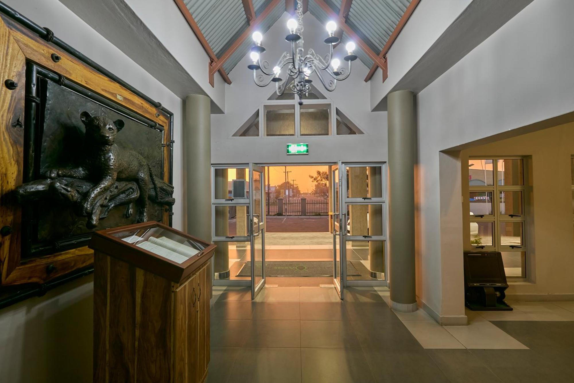 Kalahari Arms Hotel Khemsbok Bagian luar foto