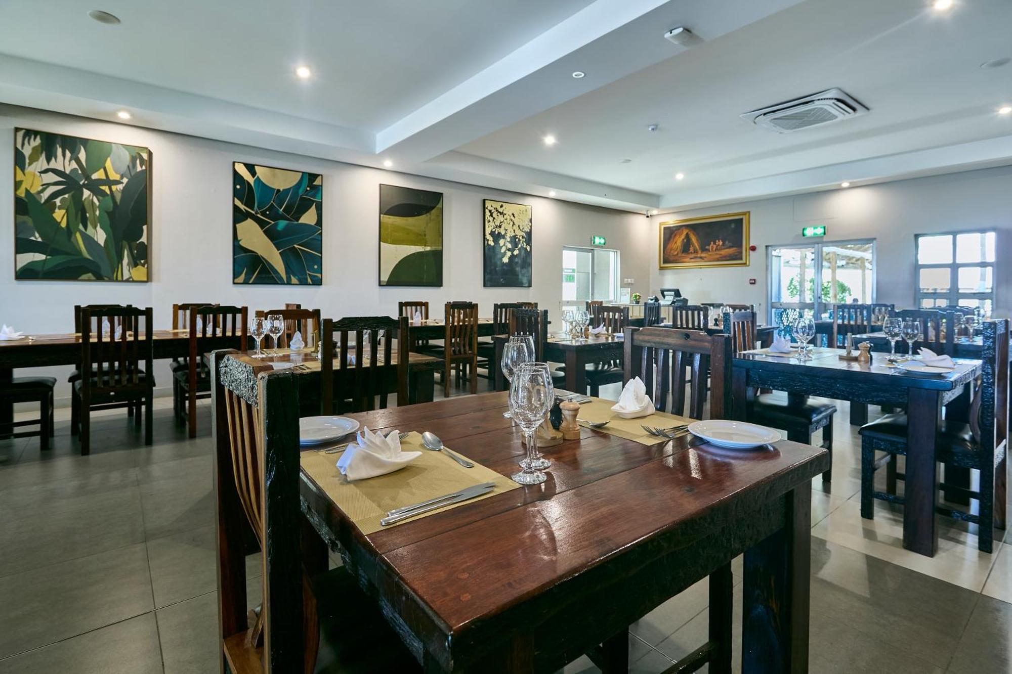 Kalahari Arms Hotel Khemsbok Bagian luar foto