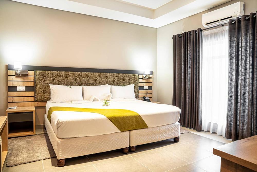 Kalahari Arms Hotel Khemsbok Bagian luar foto