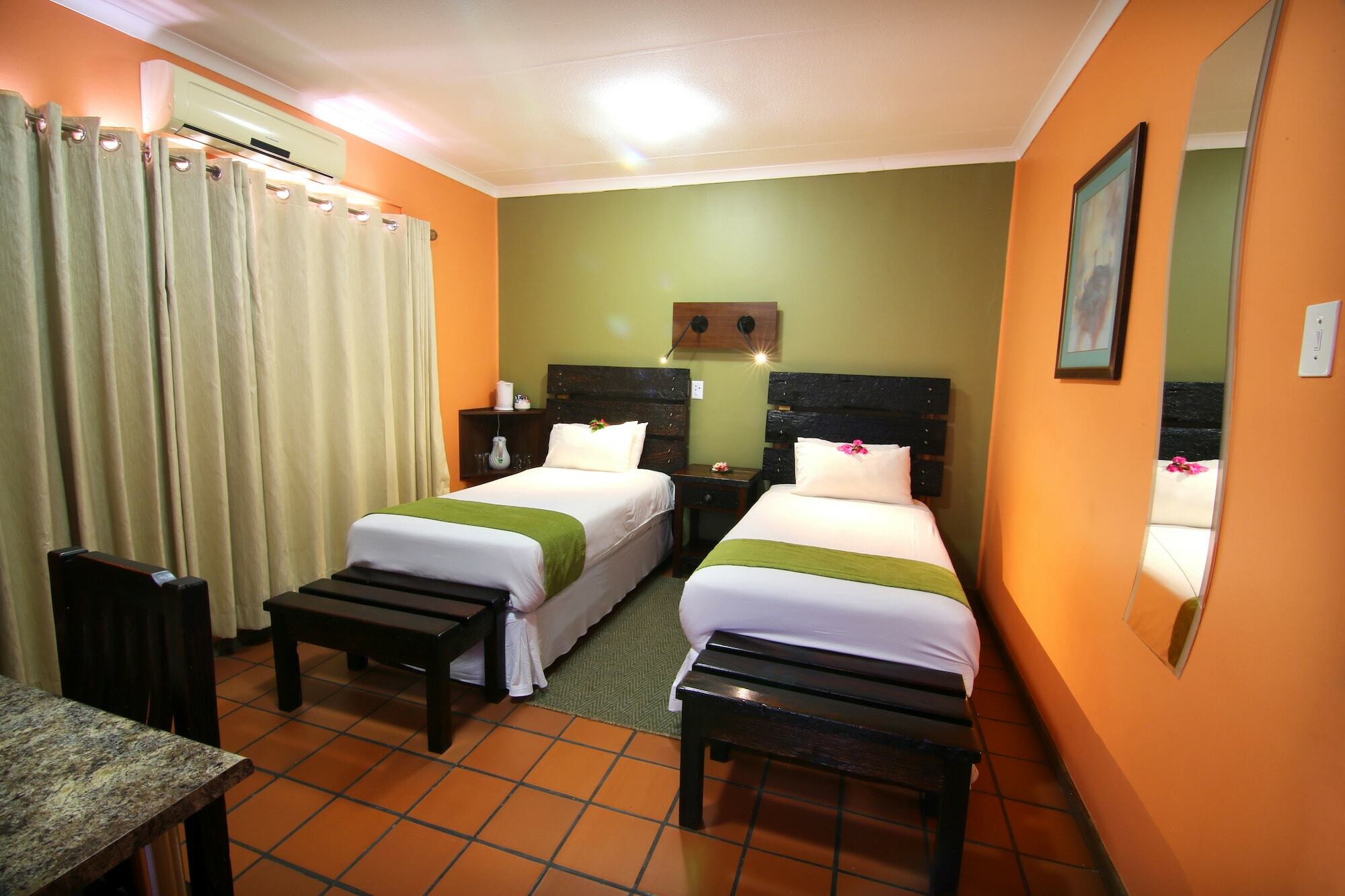 Kalahari Arms Hotel Khemsbok Bagian luar foto