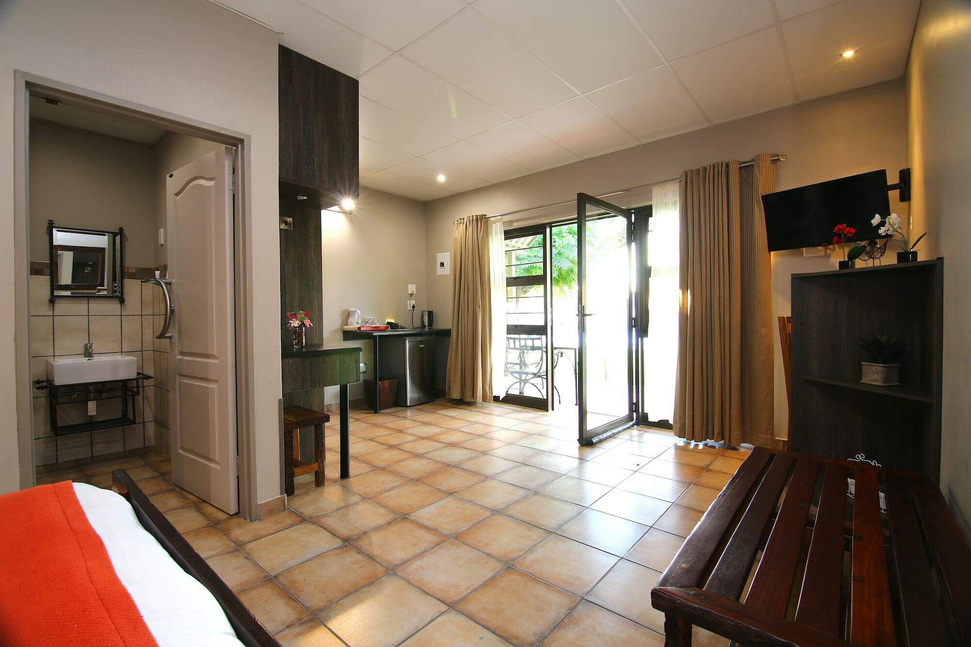Kalahari Arms Hotel Khemsbok Bagian luar foto